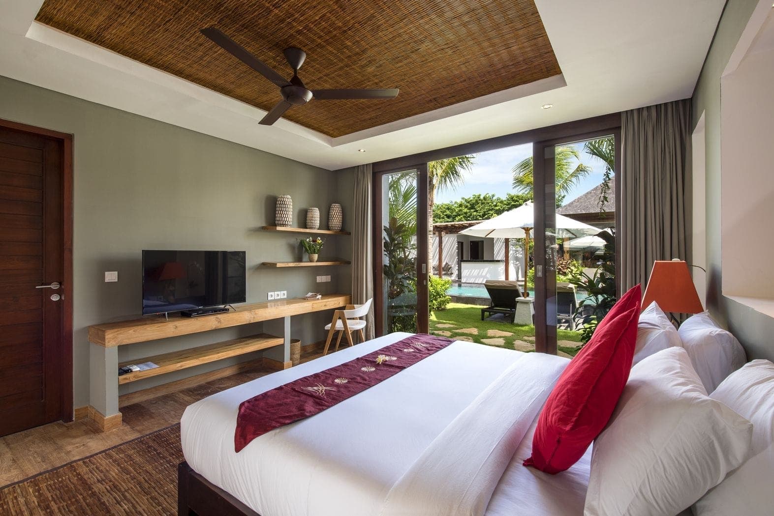 Bedroom 2 ensuite bathroom at Anam Villa