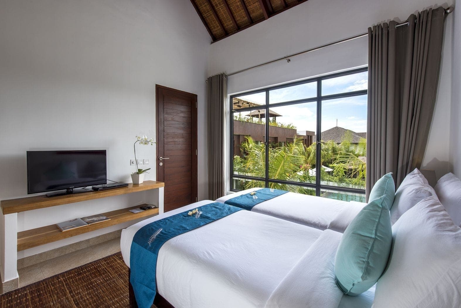 Bedroom 8 ensuite bathroom at Anam Villa