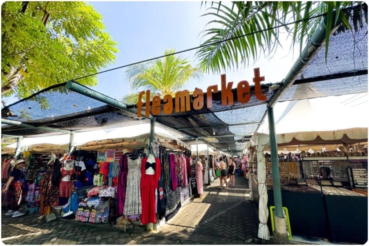 Stalls at the Seminyak flea market