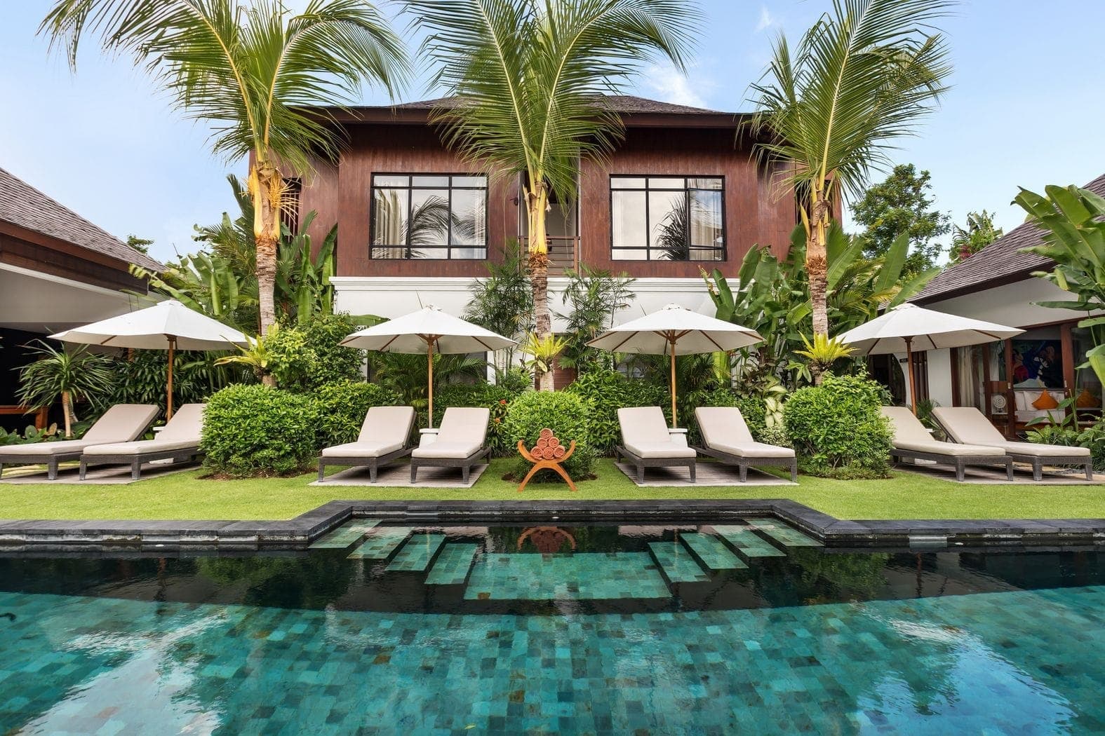 The infinity-edge pool at Anam Villa
