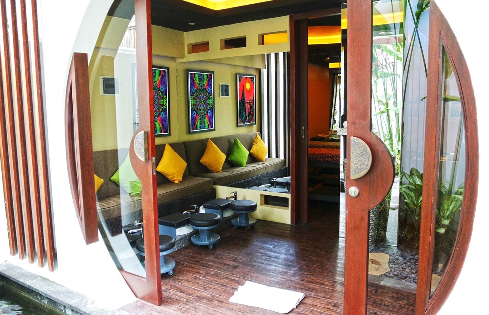 The spa's bathtub treatment room
